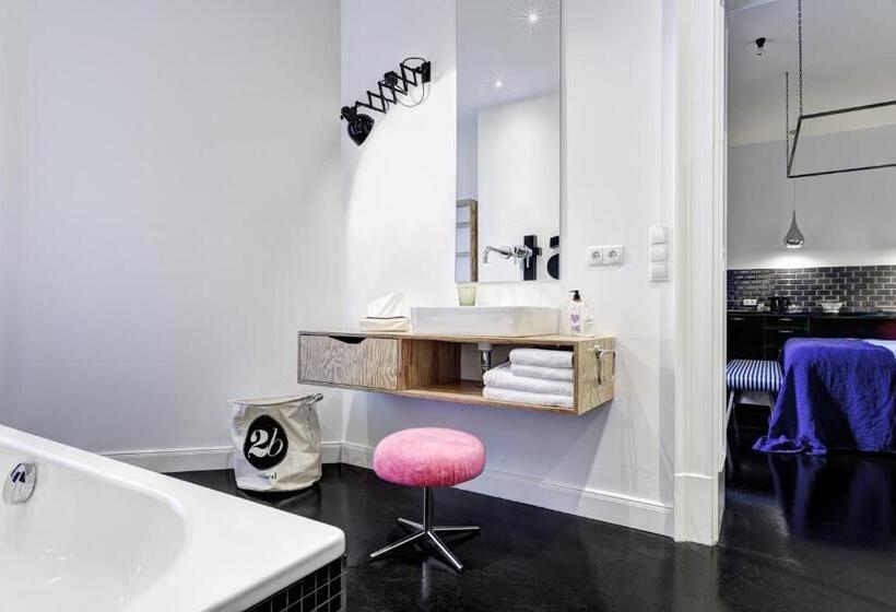 استودیوی استاندارد, Gorki Apartments