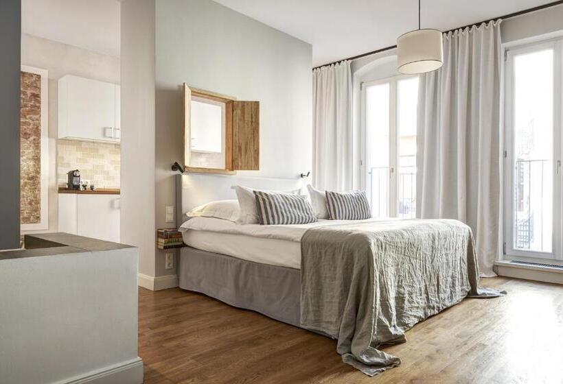 استودیوی استاندارد, Gorki Apartments