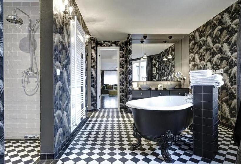 سوئیت پنت هاوس, Gorki Apartments