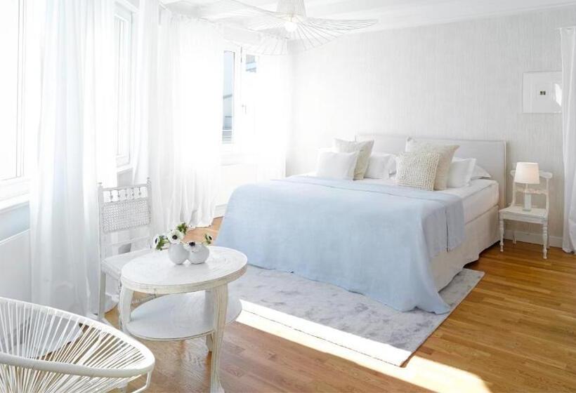 سوئیت پنت هاوس, Gorki Apartments