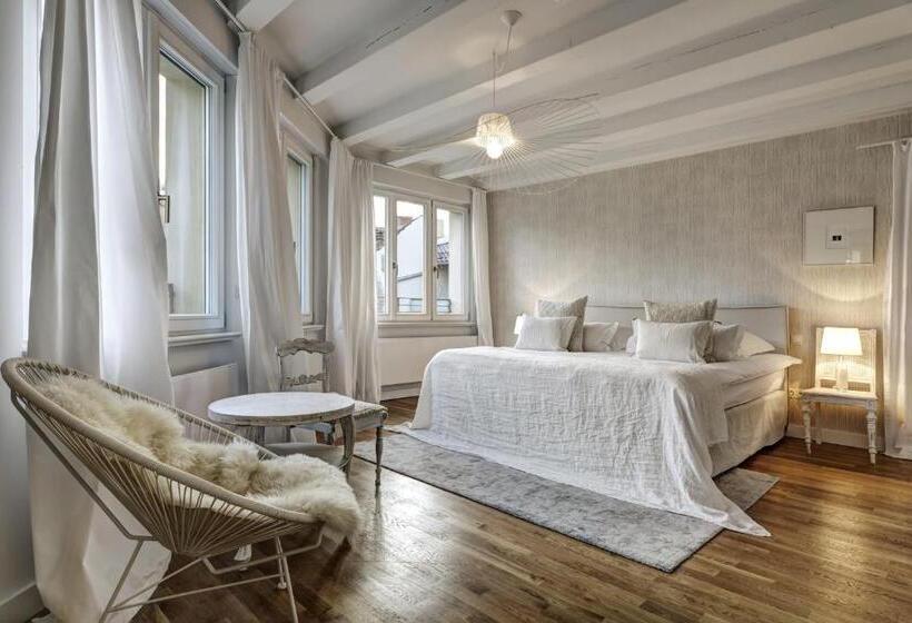 سوئیت پنت هاوس, Gorki Apartments