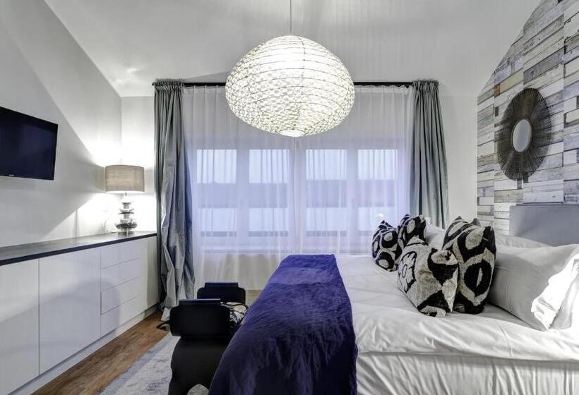 سوئیت پنت هاوس, Gorki Apartments