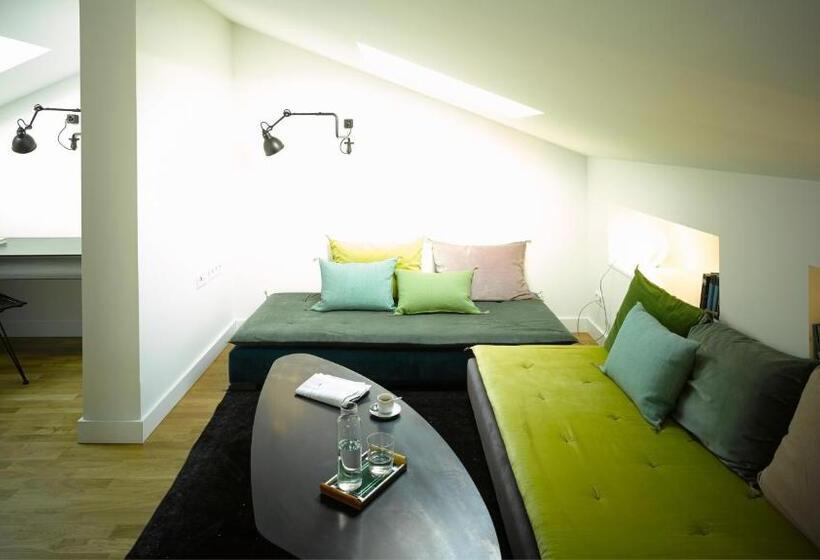 سوئیت پنت هاوس, Gorki Apartments