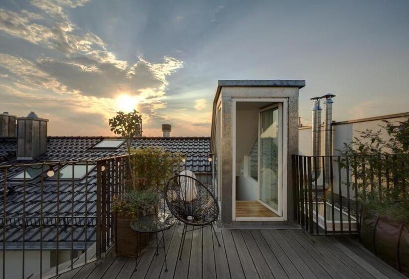 سوئیت پنت هاوس, Gorki Apartments