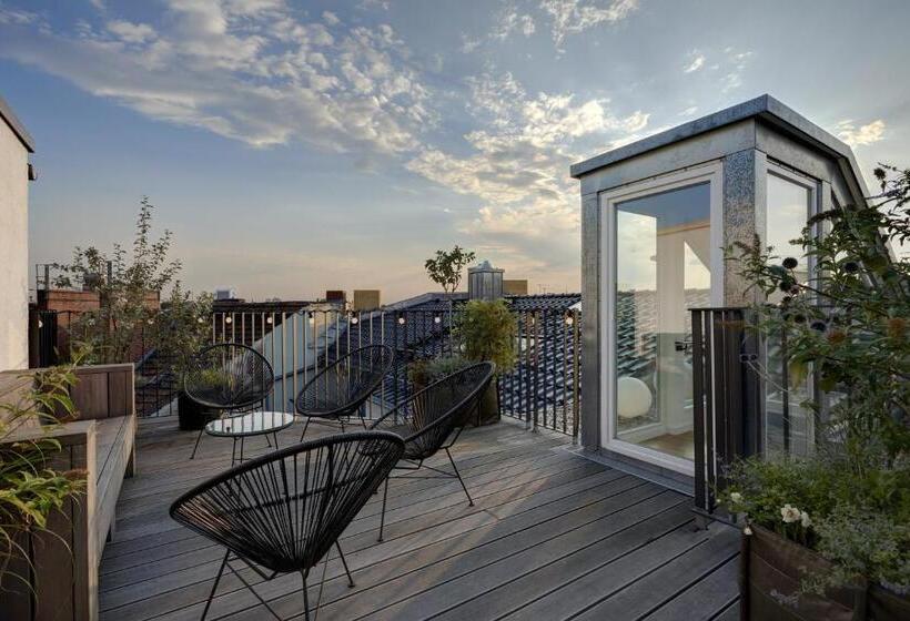 سوئیت پنت هاوس, Gorki Apartments