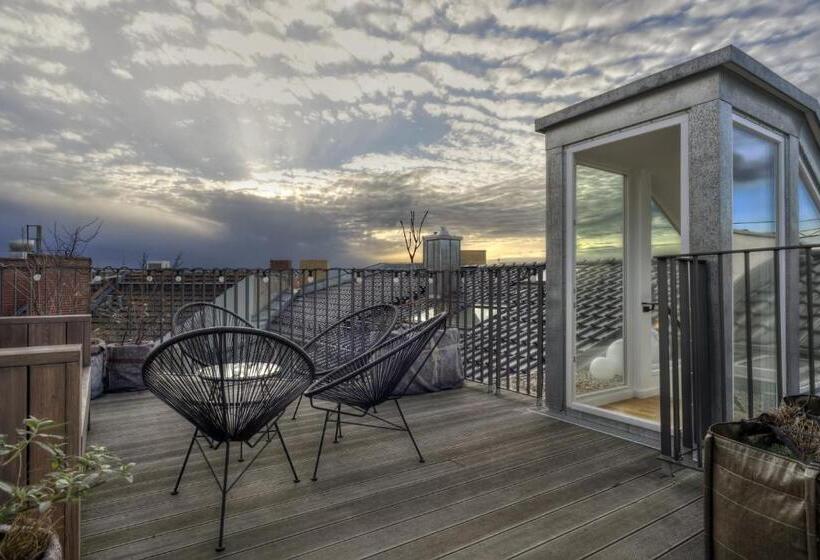 سوئیت پنت هاوس, Gorki Apartments