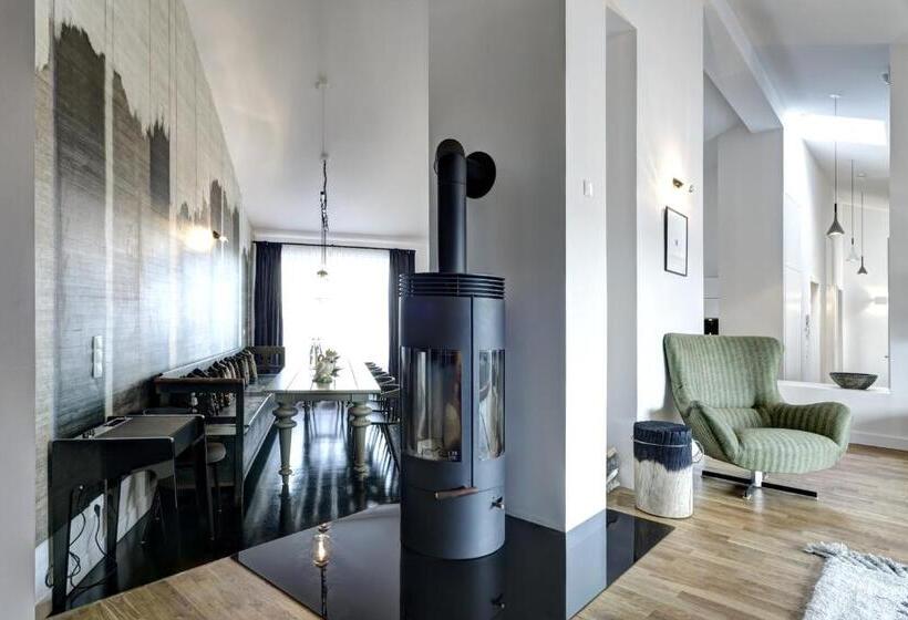 سوئیت پنت هاوس, Gorki Apartments