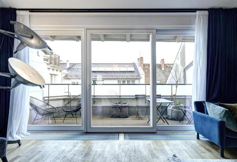 سوئیت پنت هاوس, Gorki Apartments