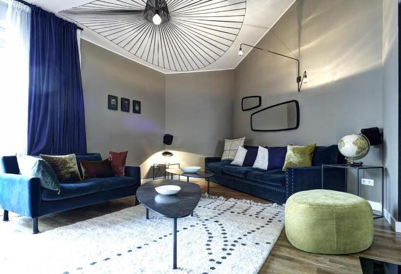 سوئیت پنت هاوس, Gorki Apartments