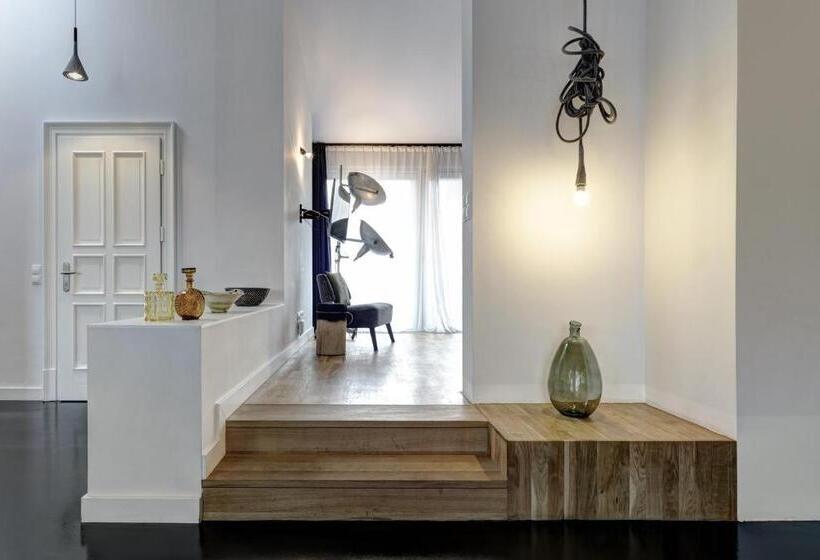 سوئیت پنت هاوس, Gorki Apartments