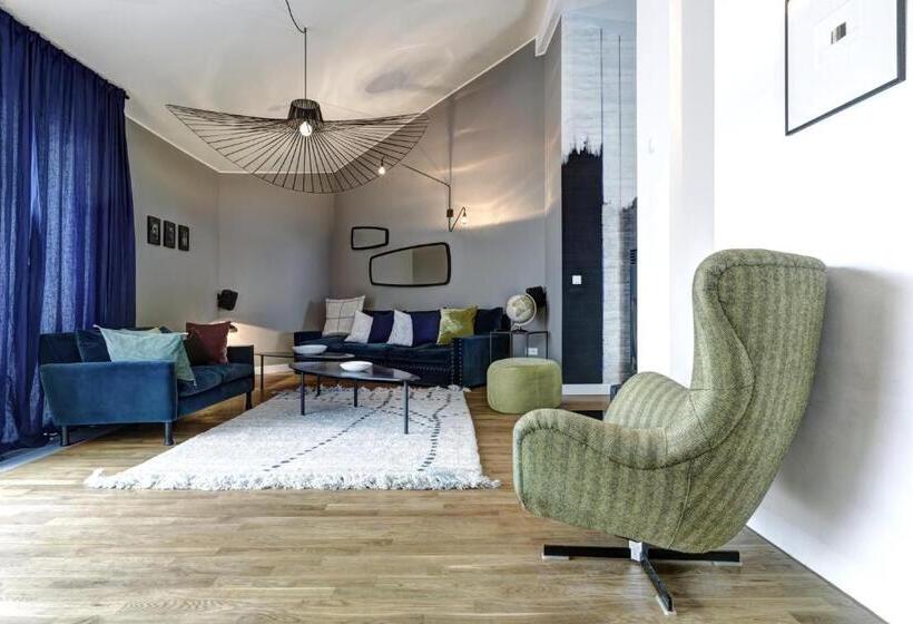 سوئیت پنت هاوس, Gorki Apartments