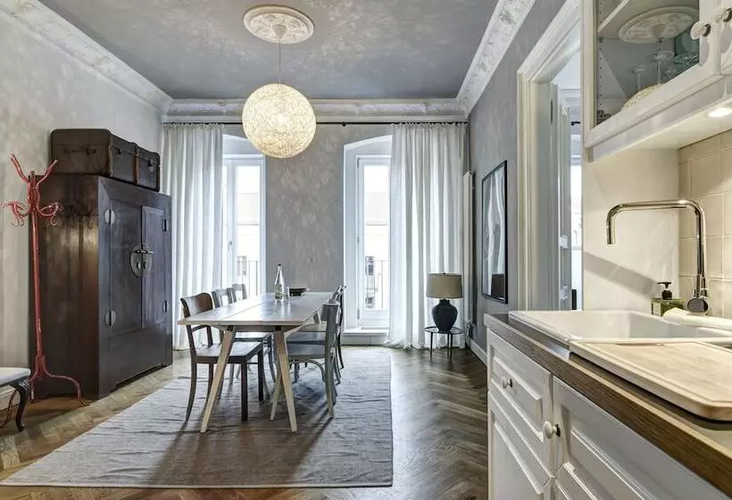 1 Schlafzimmer Apartment mit Balkon, Gorki Apartments