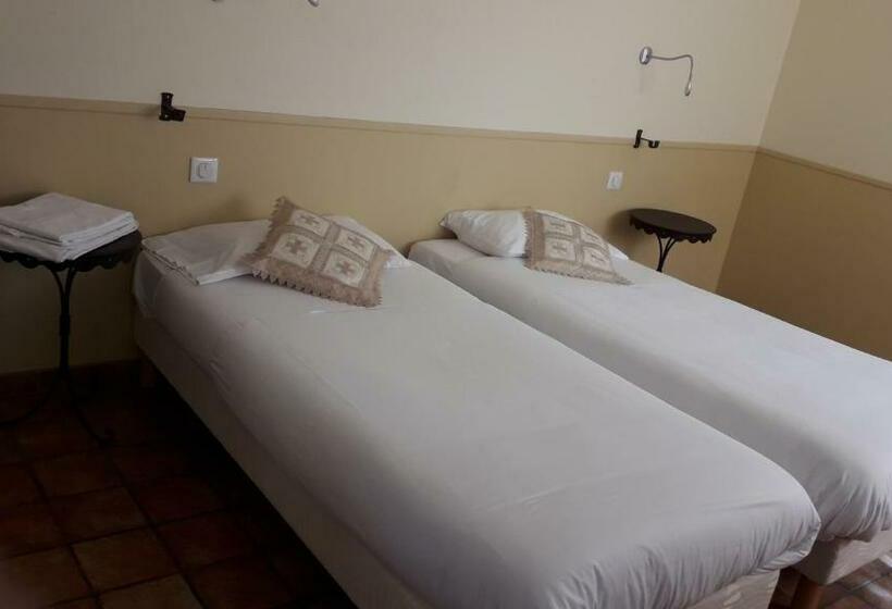 Номер Стандарт, Auberge La Table Du Curé