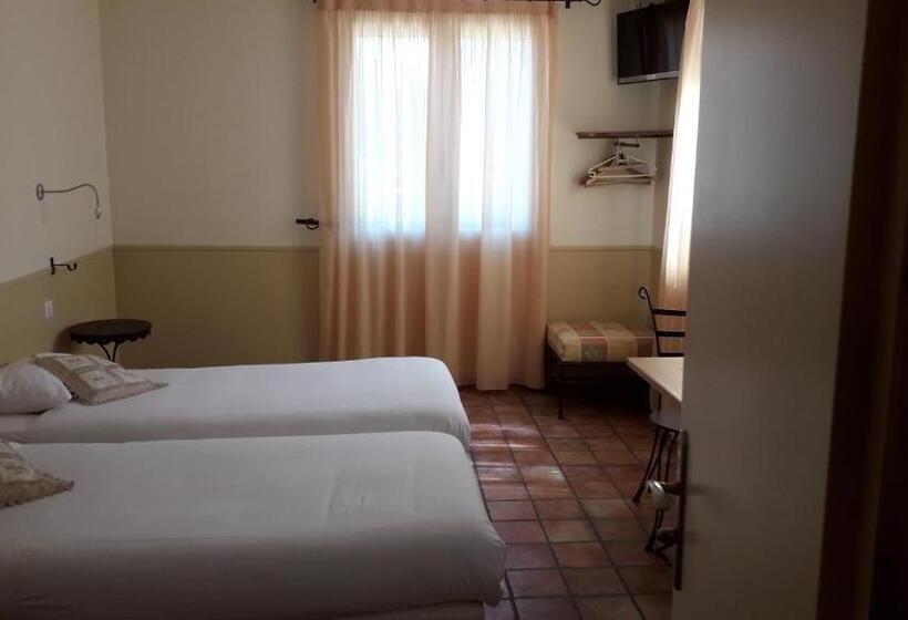 Номер Стандарт, Auberge La Table Du Curé