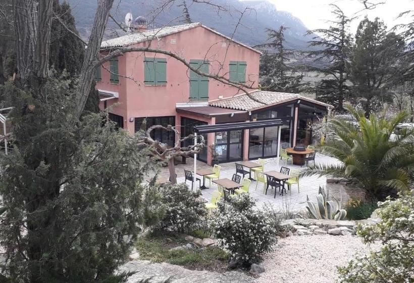 Номер Стандарт, Auberge La Table Du Curé