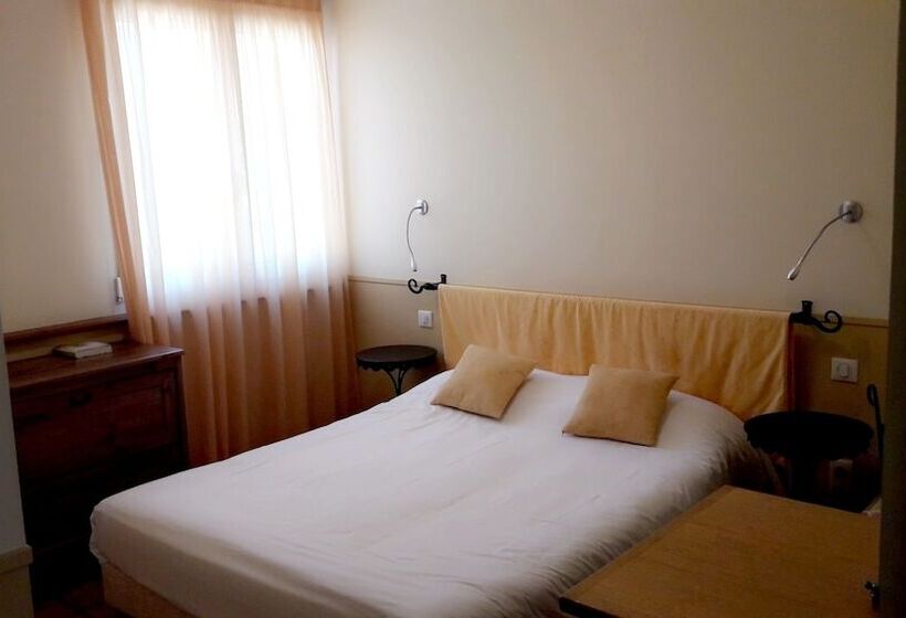 Номер Стандарт, Auberge La Table Du Curé