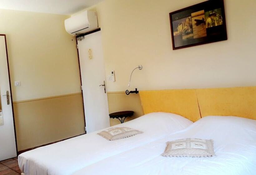 Номер Стандарт, Auberge La Table Du Curé