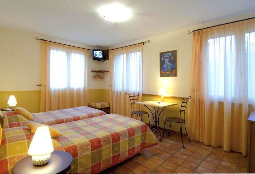 Номер Стандарт, Auberge La Table Du Curé