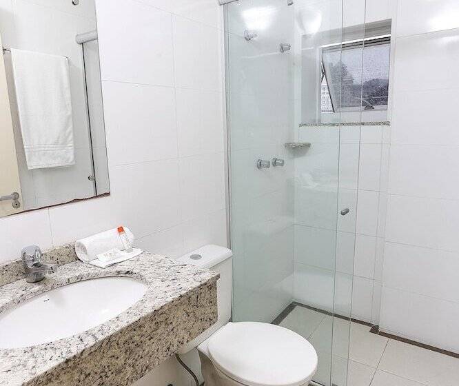 חדר סטנדרט לשלושה, Express Rodoviaria