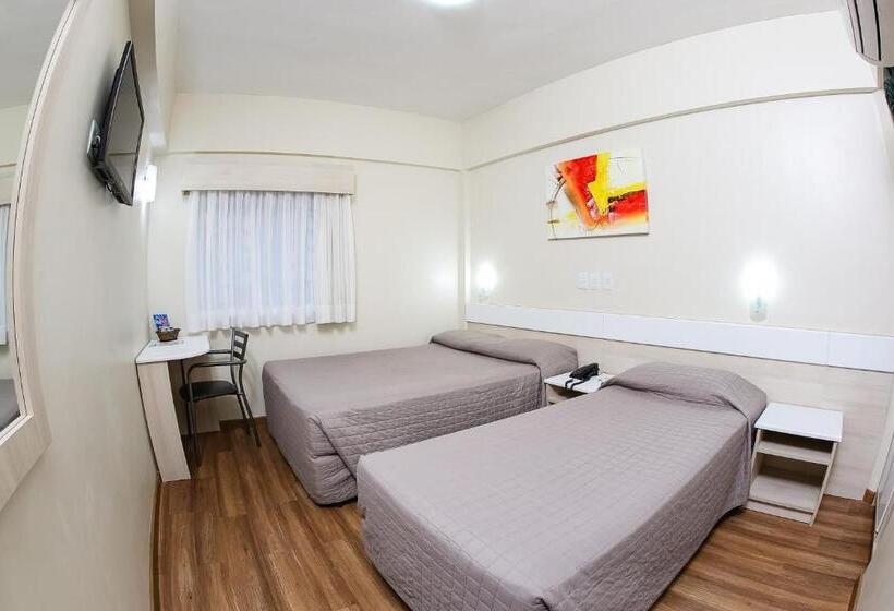 חדר דלוקס לשלושה, Express Rodoviaria