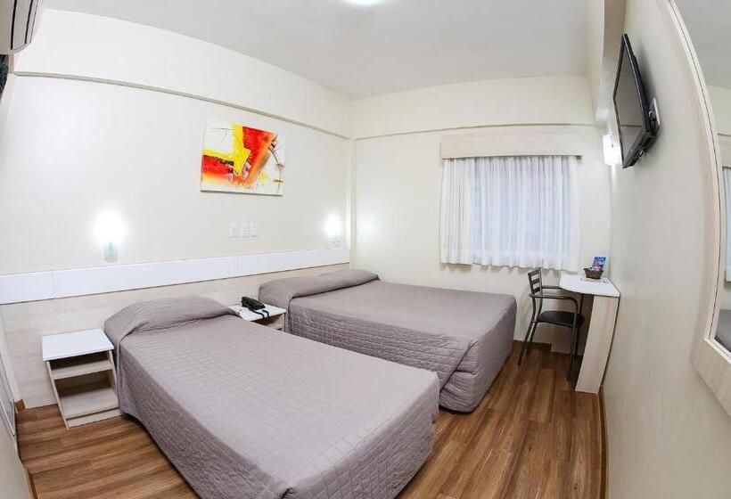 חדר דלוקס לשלושה, Express Rodoviaria