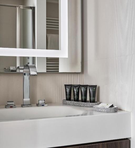 اتاق استاندارد با تخت بزرگ, Hyatt Centric Milan Centrale