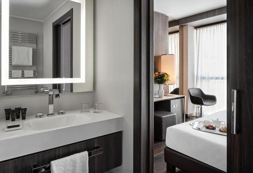 اتاق استاندارد با تخت بزرگ, Hyatt Centric Milan Centrale