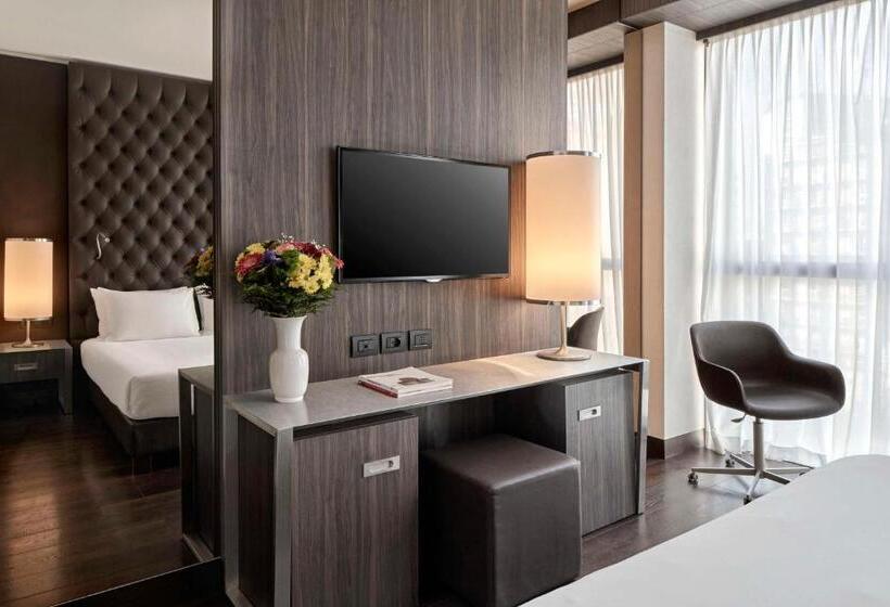 اتاق استاندارد با تخت بزرگ, Hyatt Centric Milan Centrale