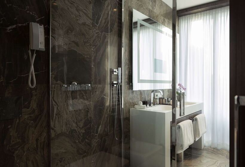 Suite with Terrace, Hyatt Centric Milan Centrale