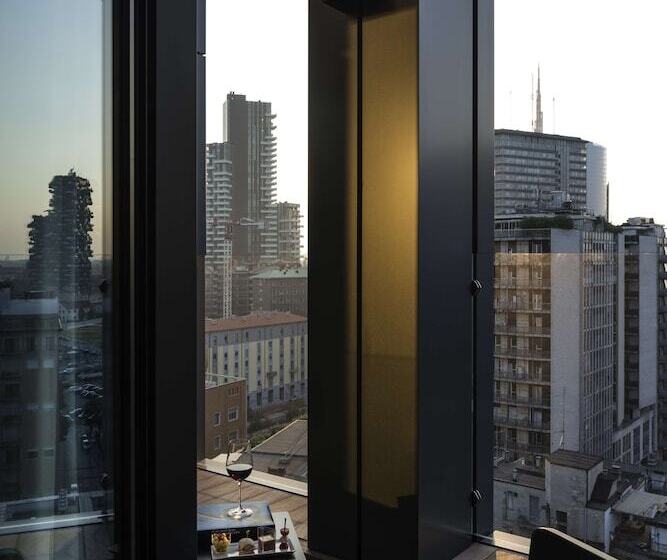 Suite with Terrace, Hyatt Centric Milan Centrale