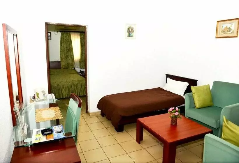 اتاق سوپریور, Paradise