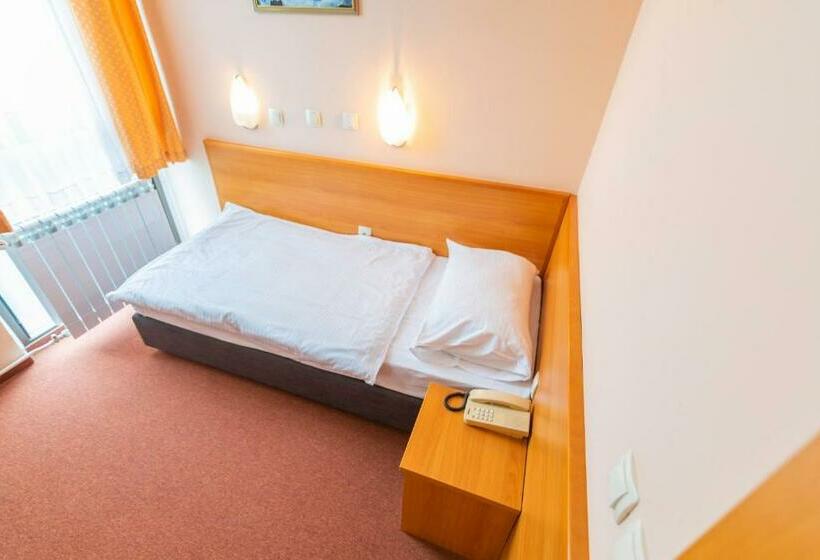 חדר יחיד קלאסי, Park