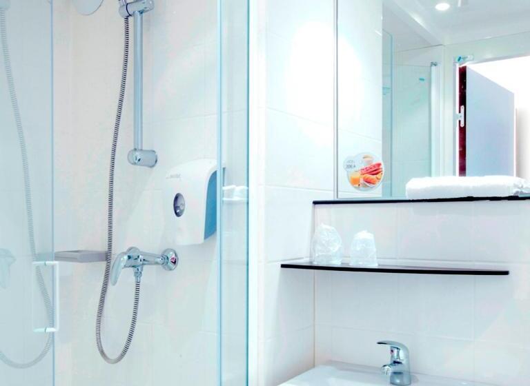 غرفة قياسية رباعية, Premiere Classe  Roissy  Aeroport Cdg  Le Mesnilamelot