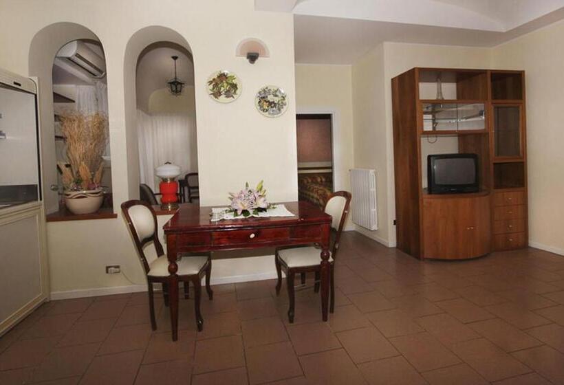 اتاق پنج‌تخته استاندارد, Residence Maria Grazia