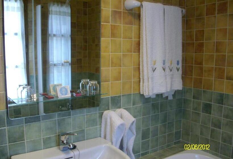 اتاق استاندارد با وان آب گرم, Posada Sobrevilla