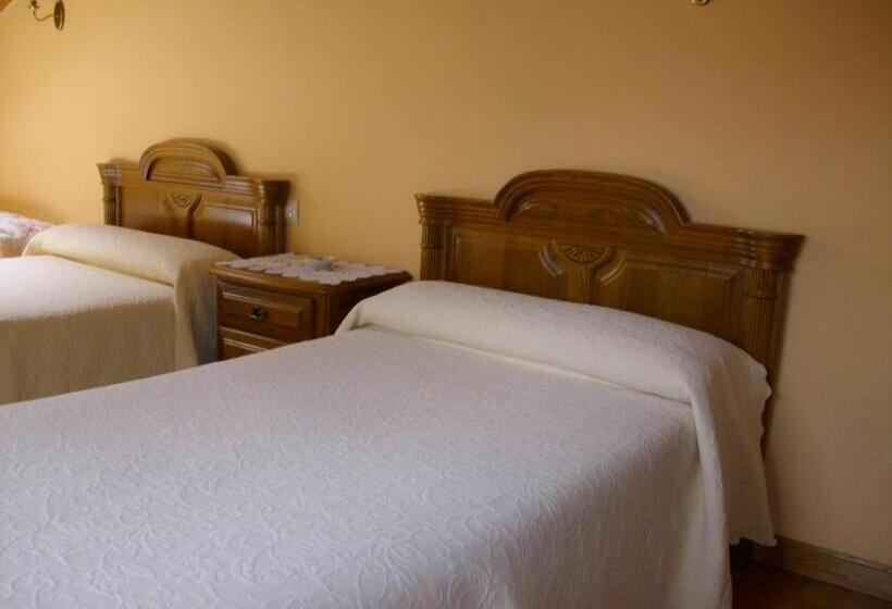 اتاق استاندارد سه نفره, Posada Sobrevilla