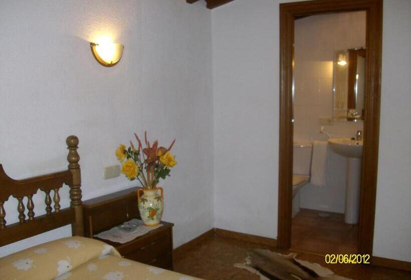 اتاق استاندارد چهار تخته, Posada Sobrevilla