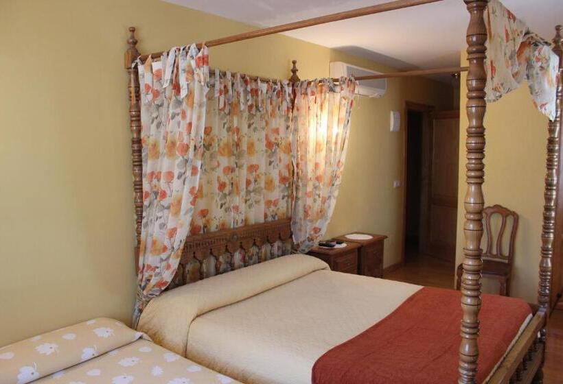 اتاق استاندارد چهار تخته, Posada Sobrevilla