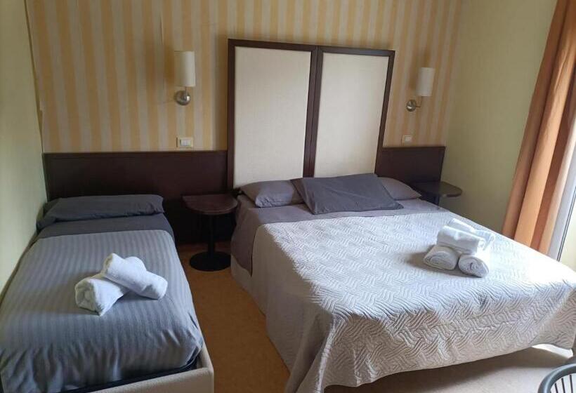 Quarto Triplo Estandar, San Carlo