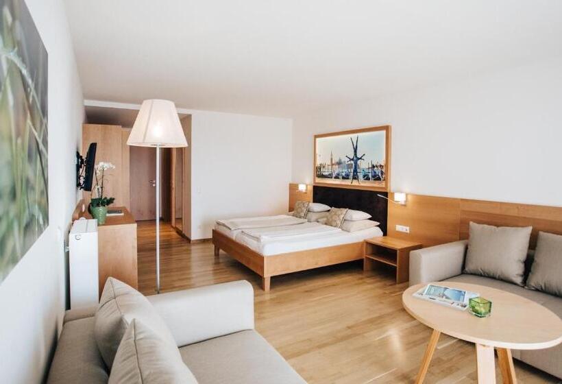 Suite with lake view, Seerose