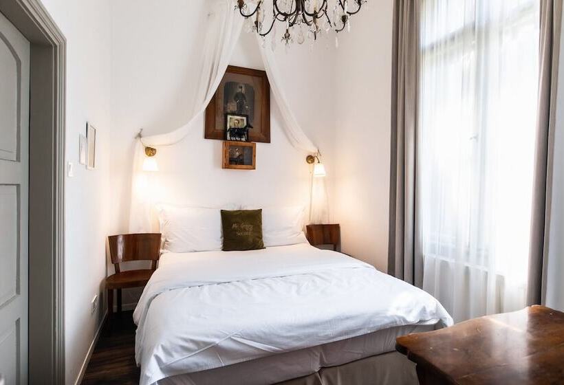 Номер Economy, Mr. Görgey Art Hotel & Bisztró