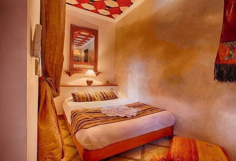 Standart Oda, Riad Kenzo