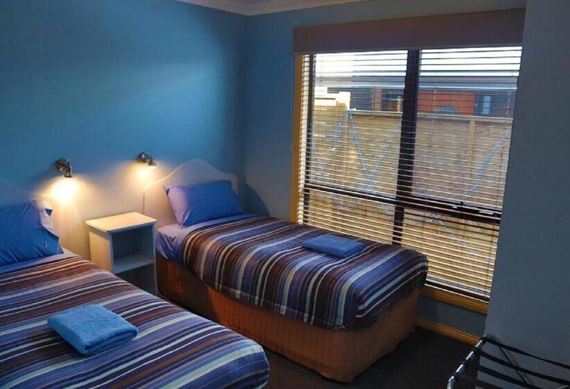 דירת שני חדרים, Strahan Bungalows