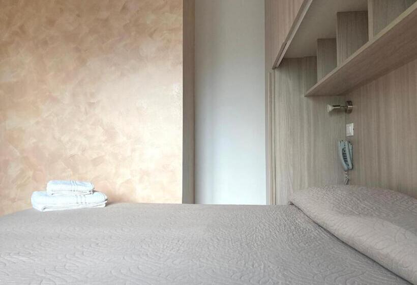 اتاق استاندارد چهار تخته, Villa Itala