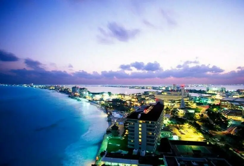 آپارتمان 1 خوابه با چشم‌انداز استخر, Oceanfront Condo At Voted Best Cancun Sandy Beach