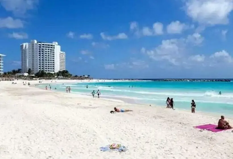 آپارتمان 1 خوابه با چشم‌انداز استخر, Oceanfront Condo At Voted Best Cancun Sandy Beach