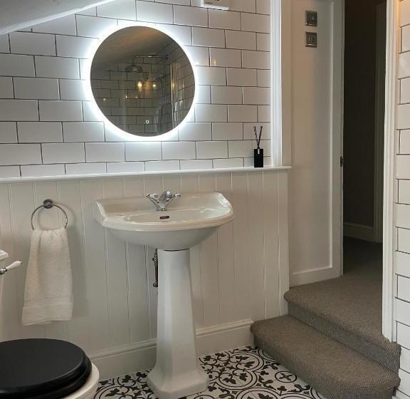 패밀리 스위트, Worlington Hall