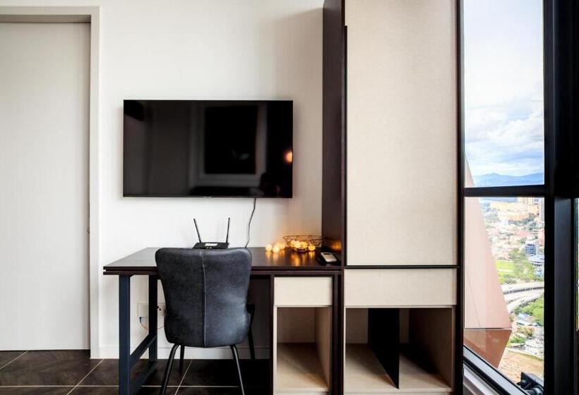 استودیوی لوکس, Star Residence Klcc