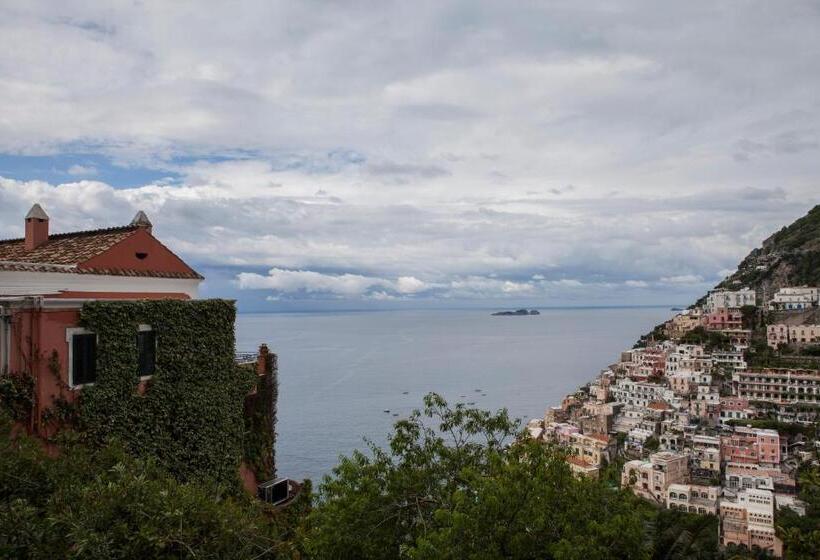 اتاق لوکس با بالکن و چشم‌انداز دریا, Casa Wanda