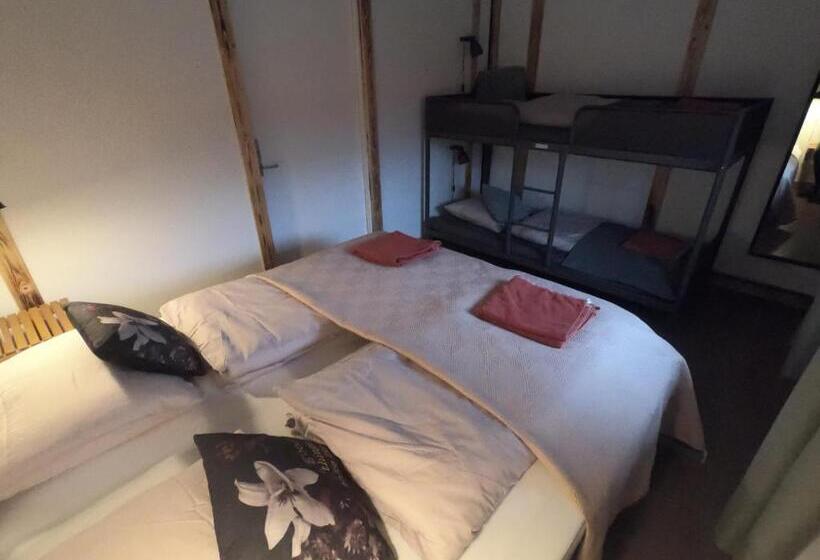 家庭房间共用浴室, Billund Bnb